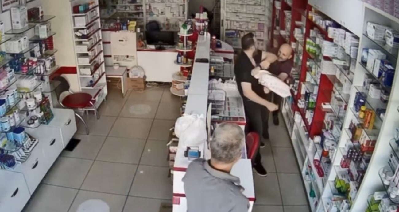 Reçetedeki ilaç yerine muadilini verince darp edildi!