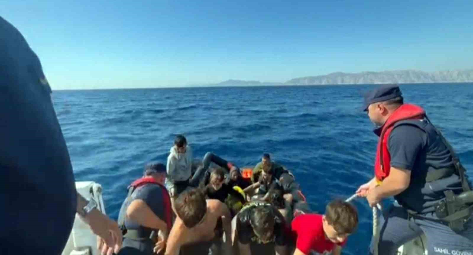 Yunanistan’ın geri ittiği 5’i çocuk 22 düzensiz göçmen kurtarıldı