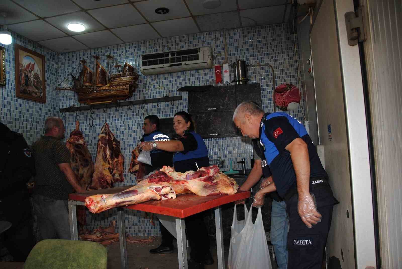 Şanlıurfa’da 1 ton kokmuş ve bozuk et ele geçirdi