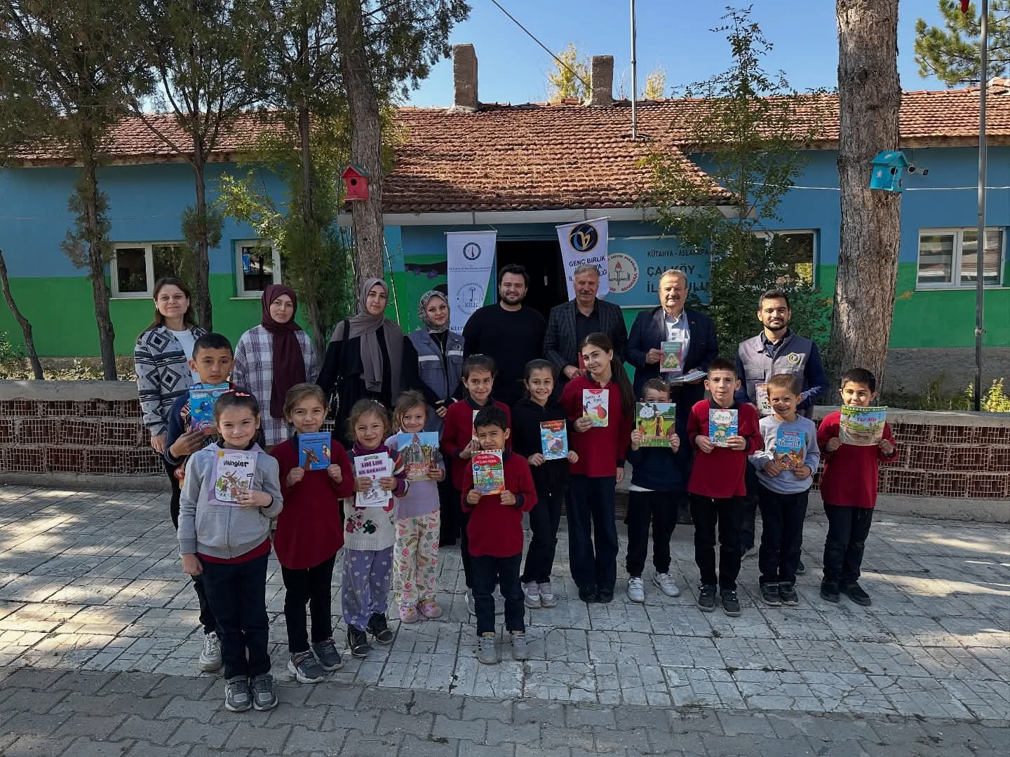 Kütahya’da anlamlı proje: 7 köy okuluna bin 700 kitaplık destek
