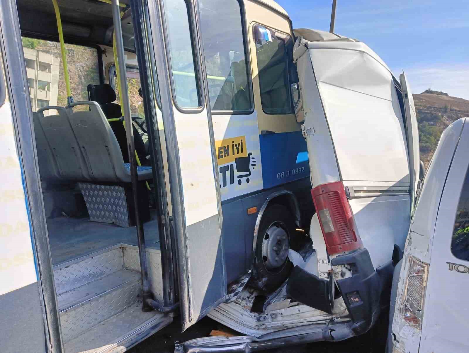 Ankara’da zincirleme kazada 6 araç birbirine girdi: 6 yaralı