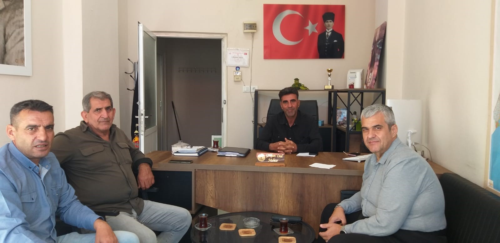 Akdeniz’de Muhtarlık İşleri Müdürlüğü, mahallelerin sorunlarını sahada dinliyor