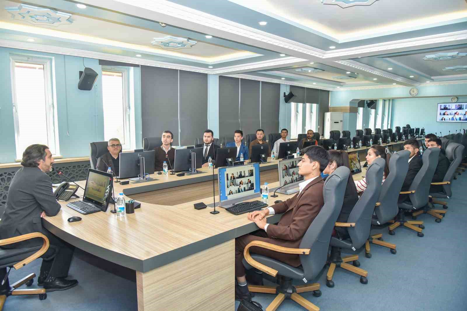 Özbekistan’dan gelen 14 öğrenci KMÜ’de tıp eğitimi aldı