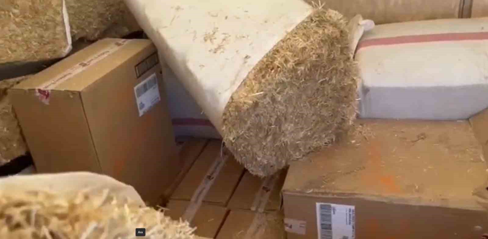 Saman balyalarına gizlenmiş 43 bin paket kaçak sigara ele geçirildi