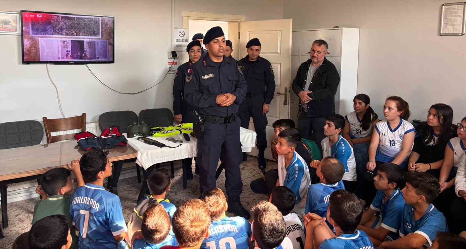 Salihli Adalaspor’dan jandarmaya teşekkür