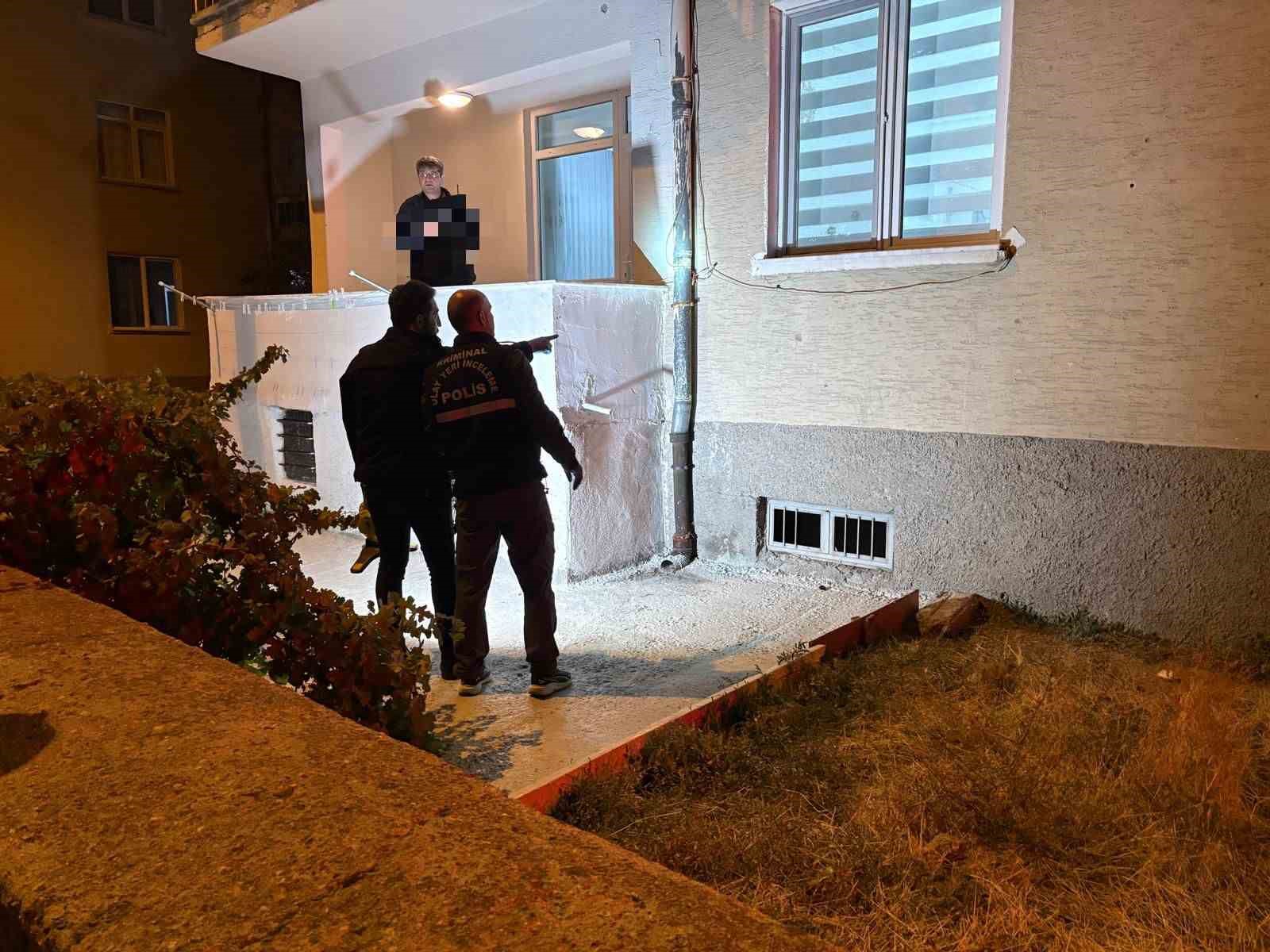 Kurşunlanan evde kimsenin olmaması faciayı önledi