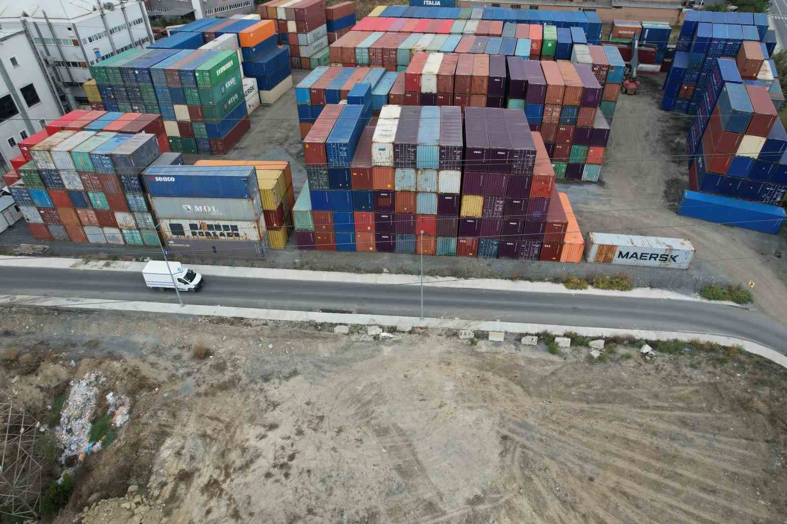 Avcılar’da korkutan konteyner kuleleri