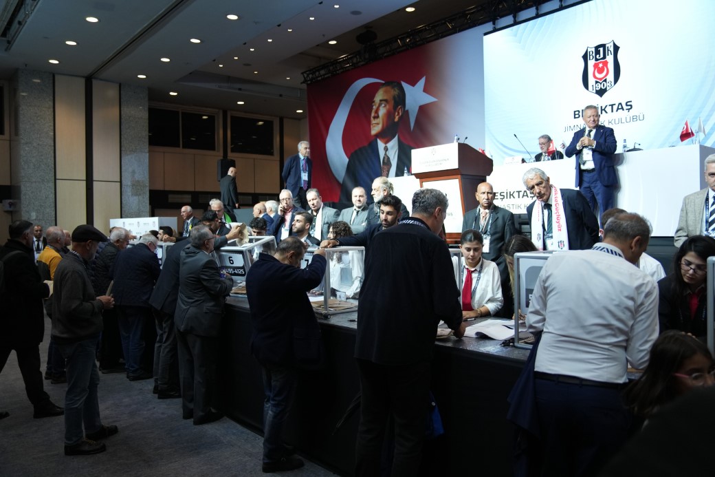 Beşiktaş’ta divan başkanı adayları oylarını kullandı