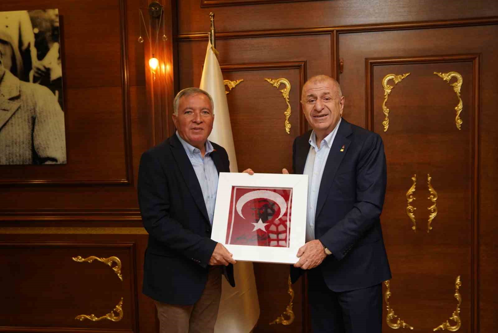 Zafer Partisi lideri Özdağ’dan Başkan Kepenek’e övgü; 