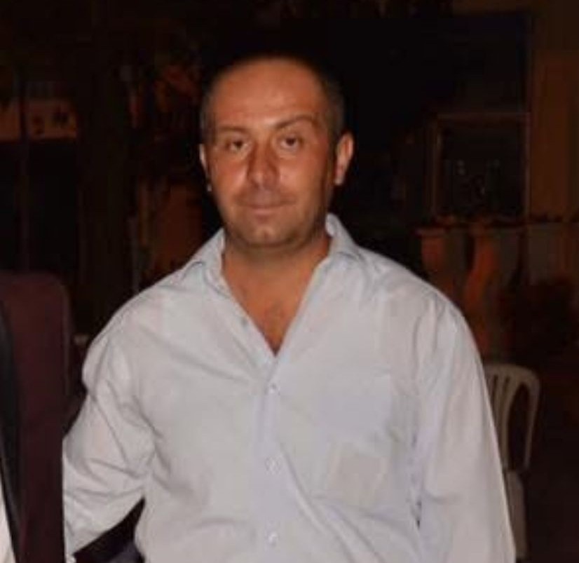 Şarampole devrilen kamyonetin sürücü yaşama tutunamadı