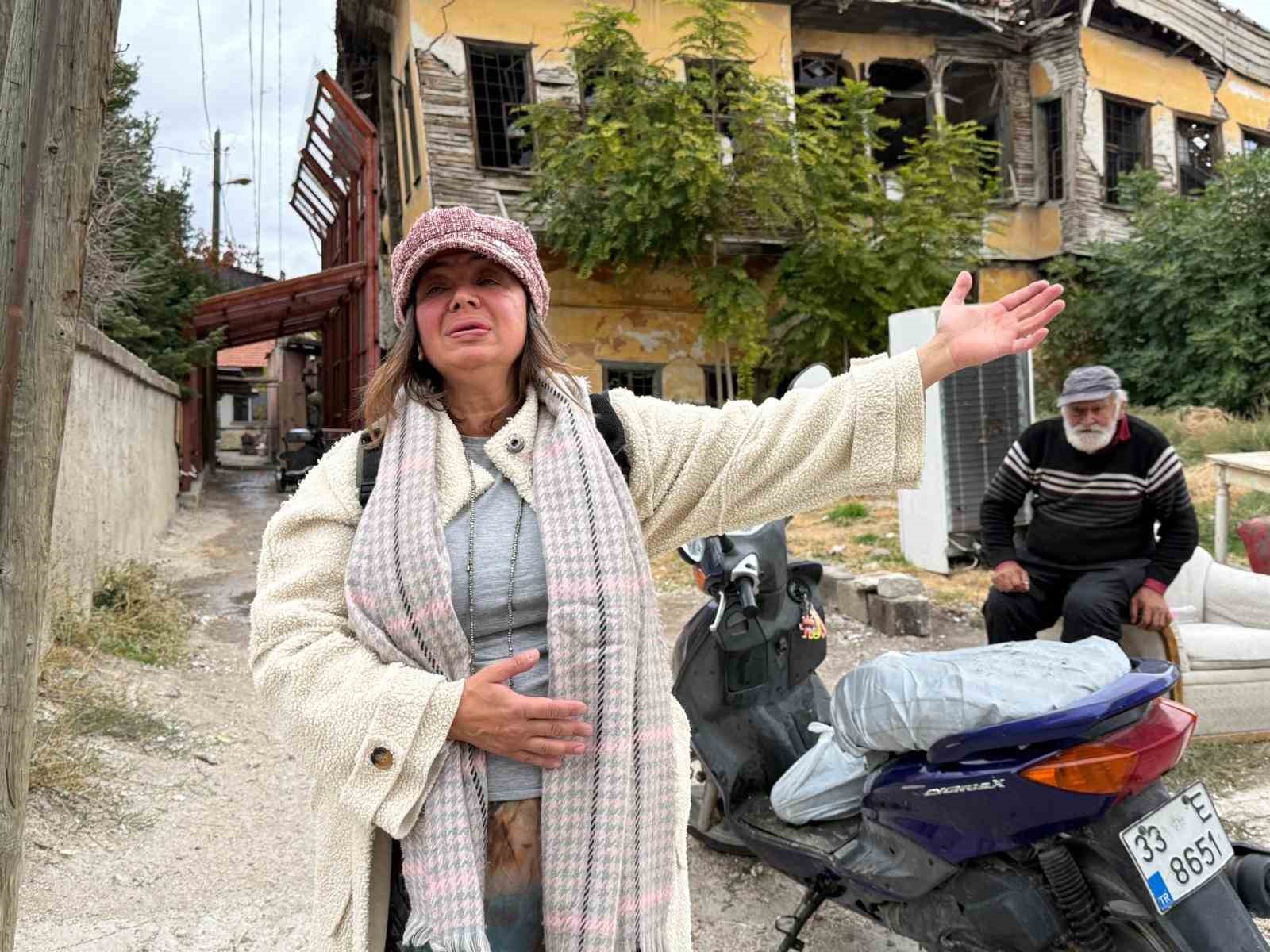 Ev sahibiyle kiracının ’çöplüğe dönmüş bahçe’ kavgası