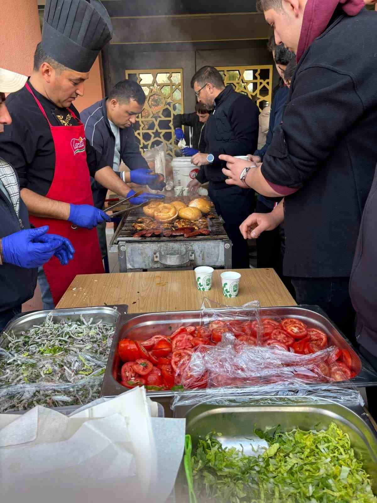 Gazze için hayır çarşısı düzenlediler