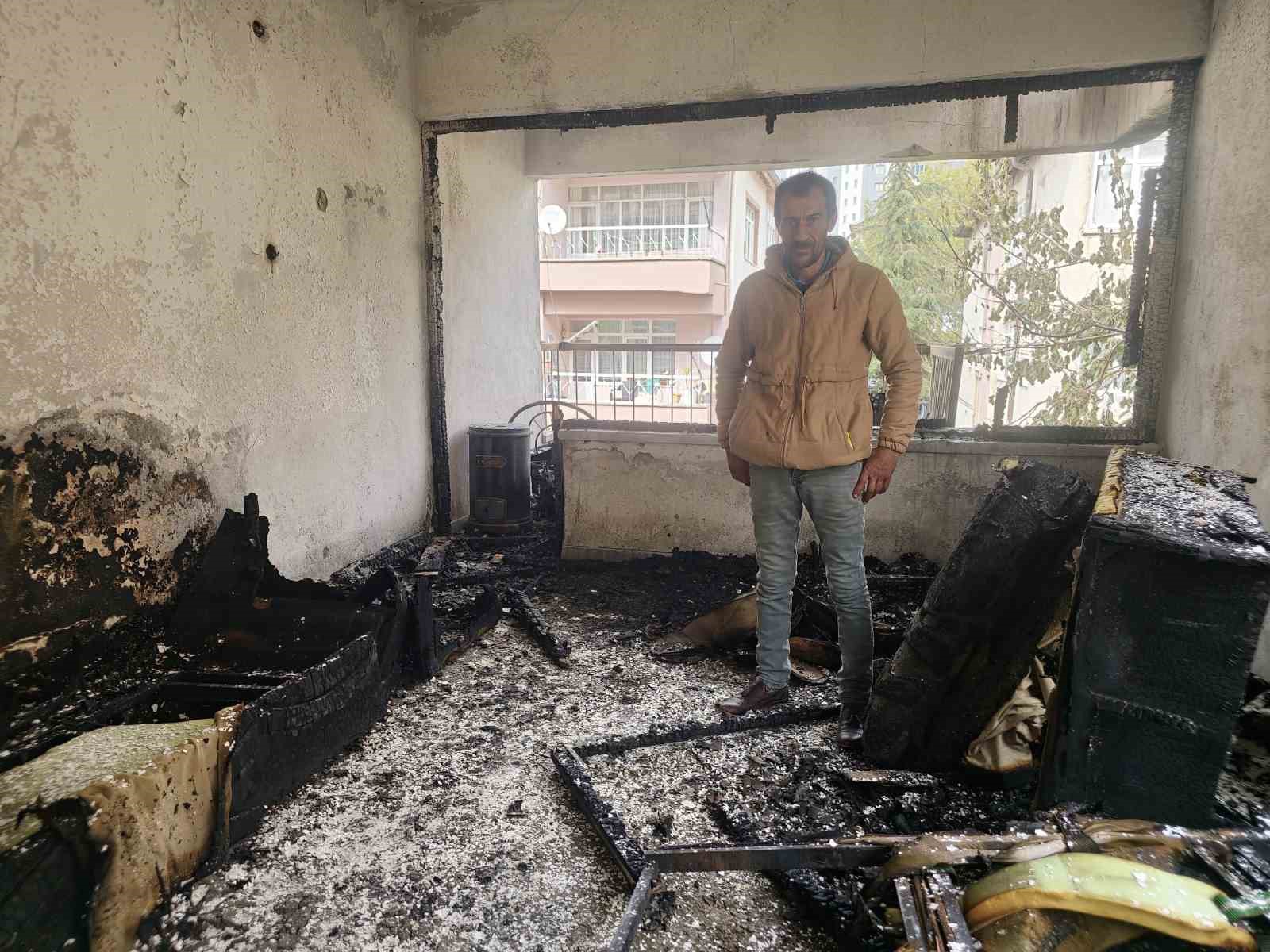 Evi yanan baba yardım bekliyor