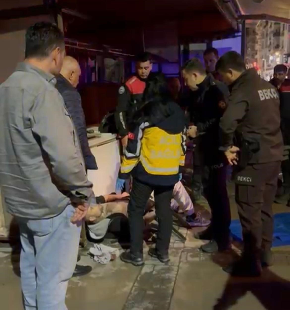 İzmir’de parkta kanlı tartışma: 5 yerinden bıçaklandı