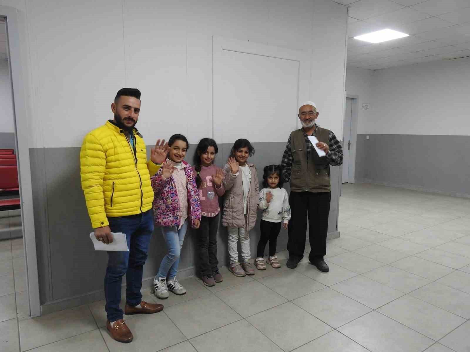 Suriyelilerin ülkelerine dönüşleri gece geç saatlerde de devam ediyor