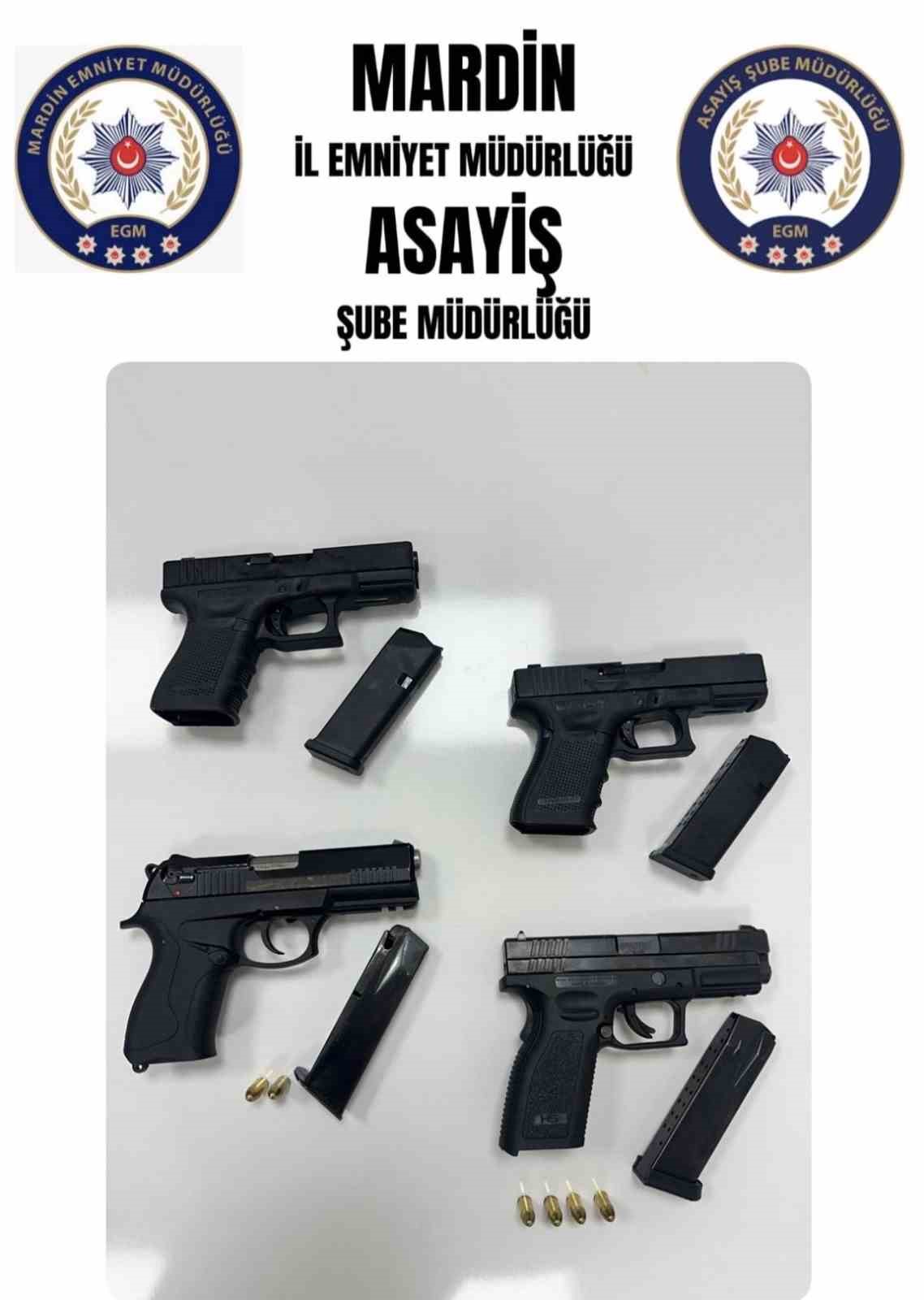 Mardin’de araçta 4 ruhsatsız tabanca ele geçirildi