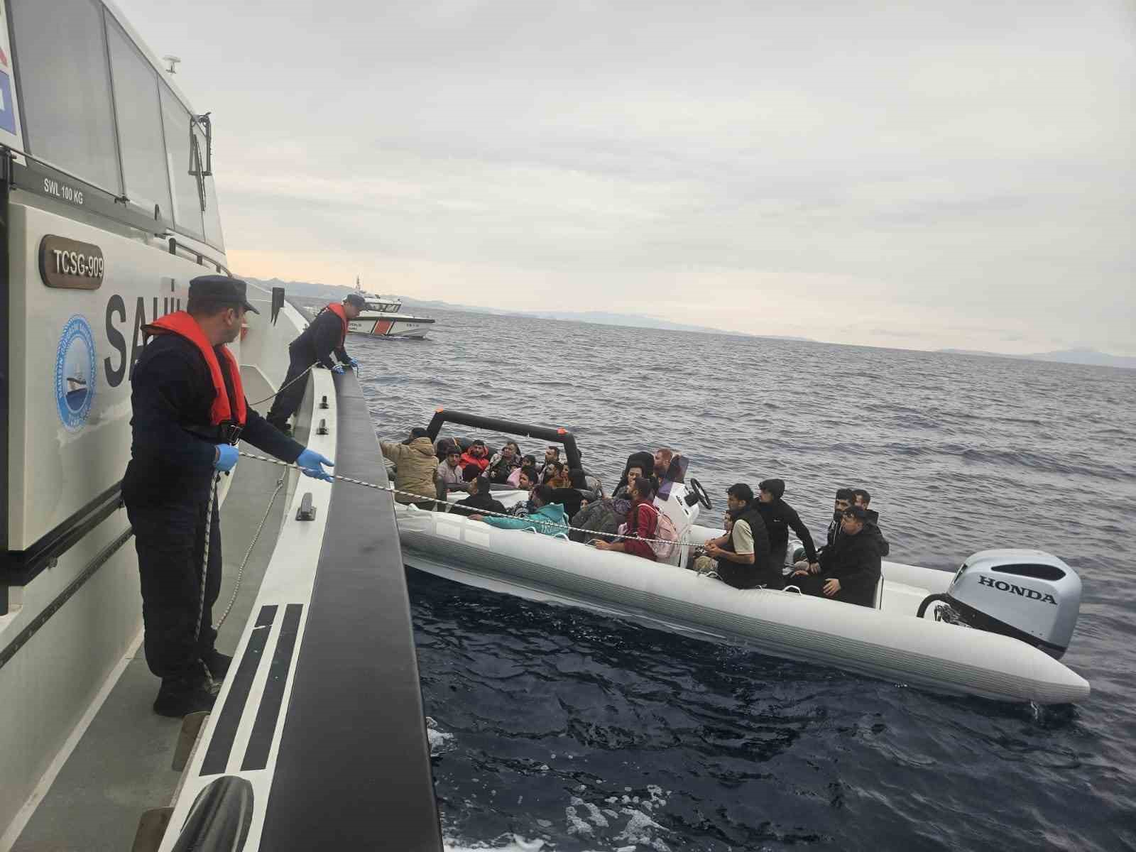 Yunanistan’ın geri ittiği 36 düzensiz göçmen kurtarıldı