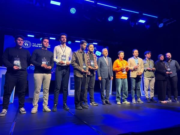 Balıkesirli gençler bilgi yarışmasında Türkiye birincisi