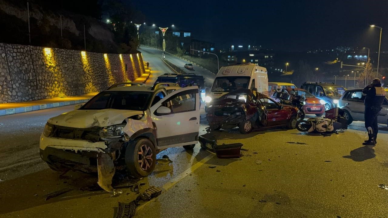 Karabük’te zincirleme kaza: 3 yaralı