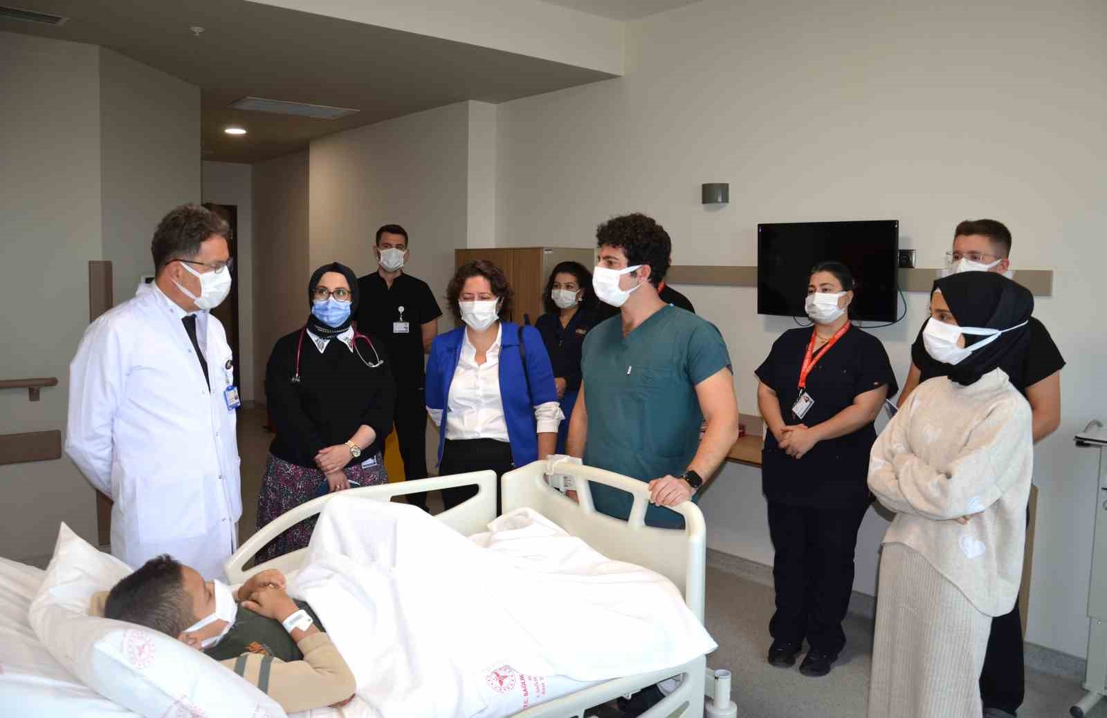 Fedakâr babadan oğluna en anlamlı hediye: 9 yaşındaki oğluna böbreğini verdi.