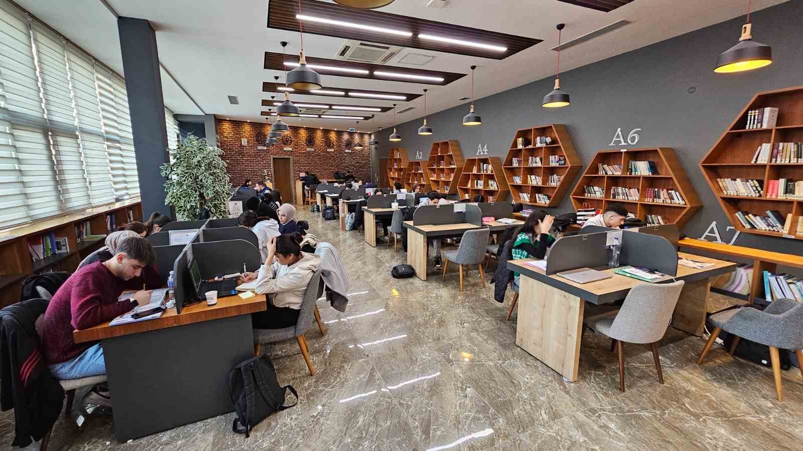 Kağıthane Belediyesi’nden üniversite öğrencilerine eğitim desteği