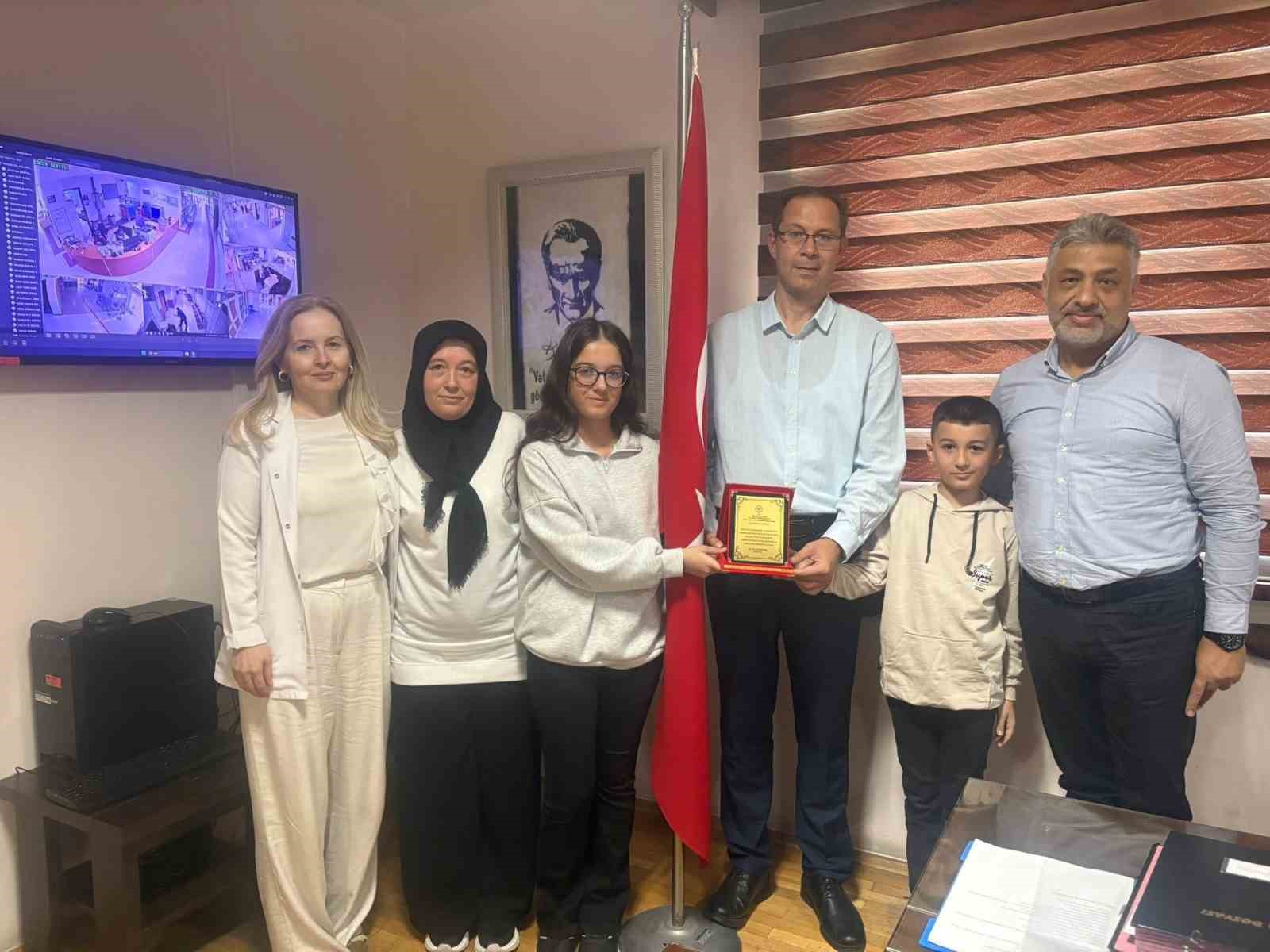 Genç kız sağlığına kavuştu, annesi hastaneye bağış yaptı