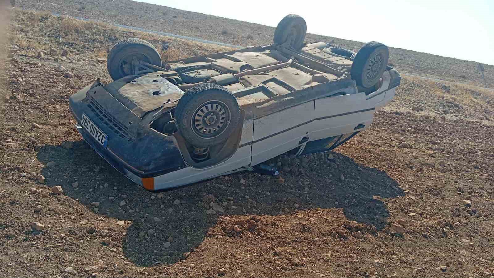 Şanlıurfa’da kontrolden çıkan otomobil şarampole uçtu