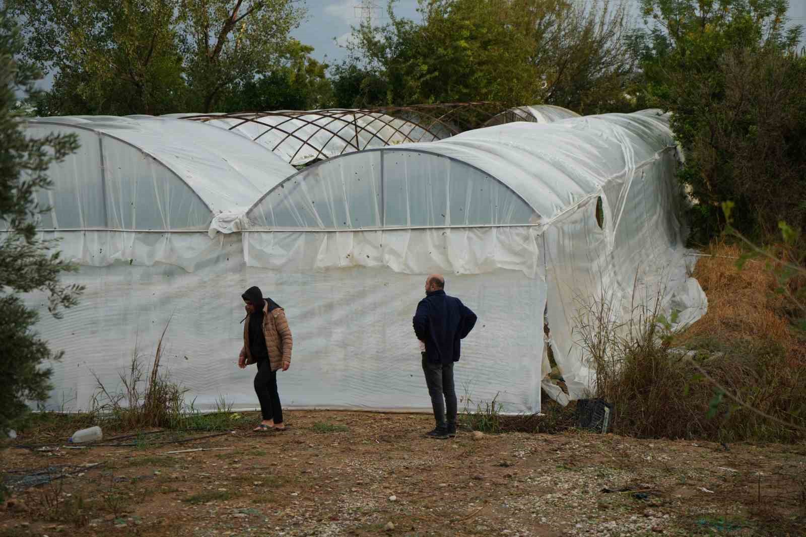 Antalya’da sağanak seraları da vurdu