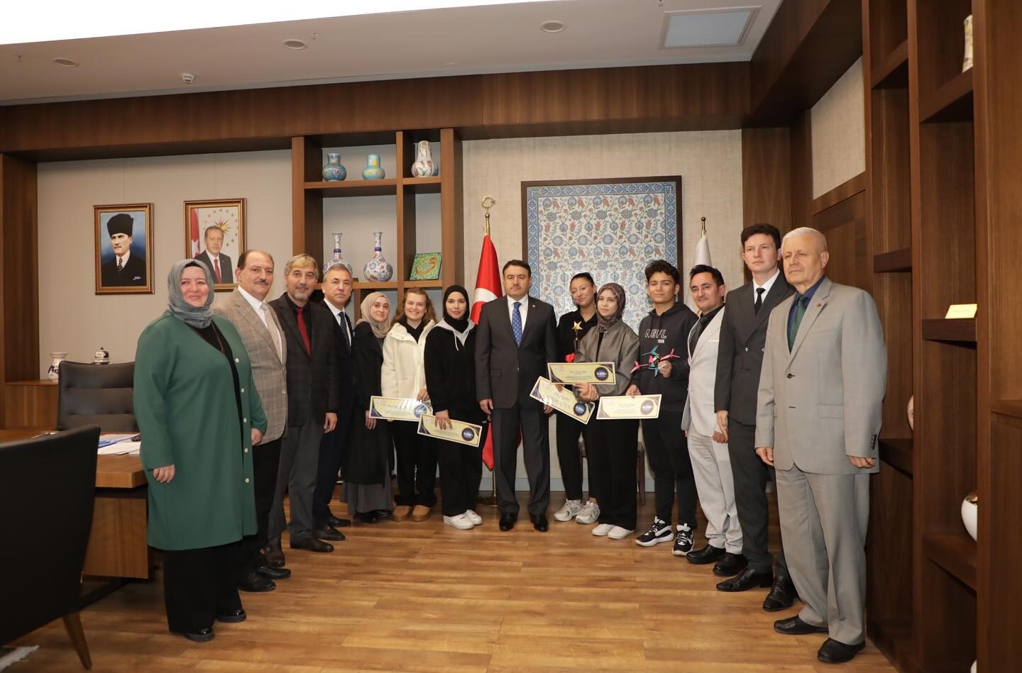 Yarışmalarda derece elde eden öğrenciler ödüllendirildi