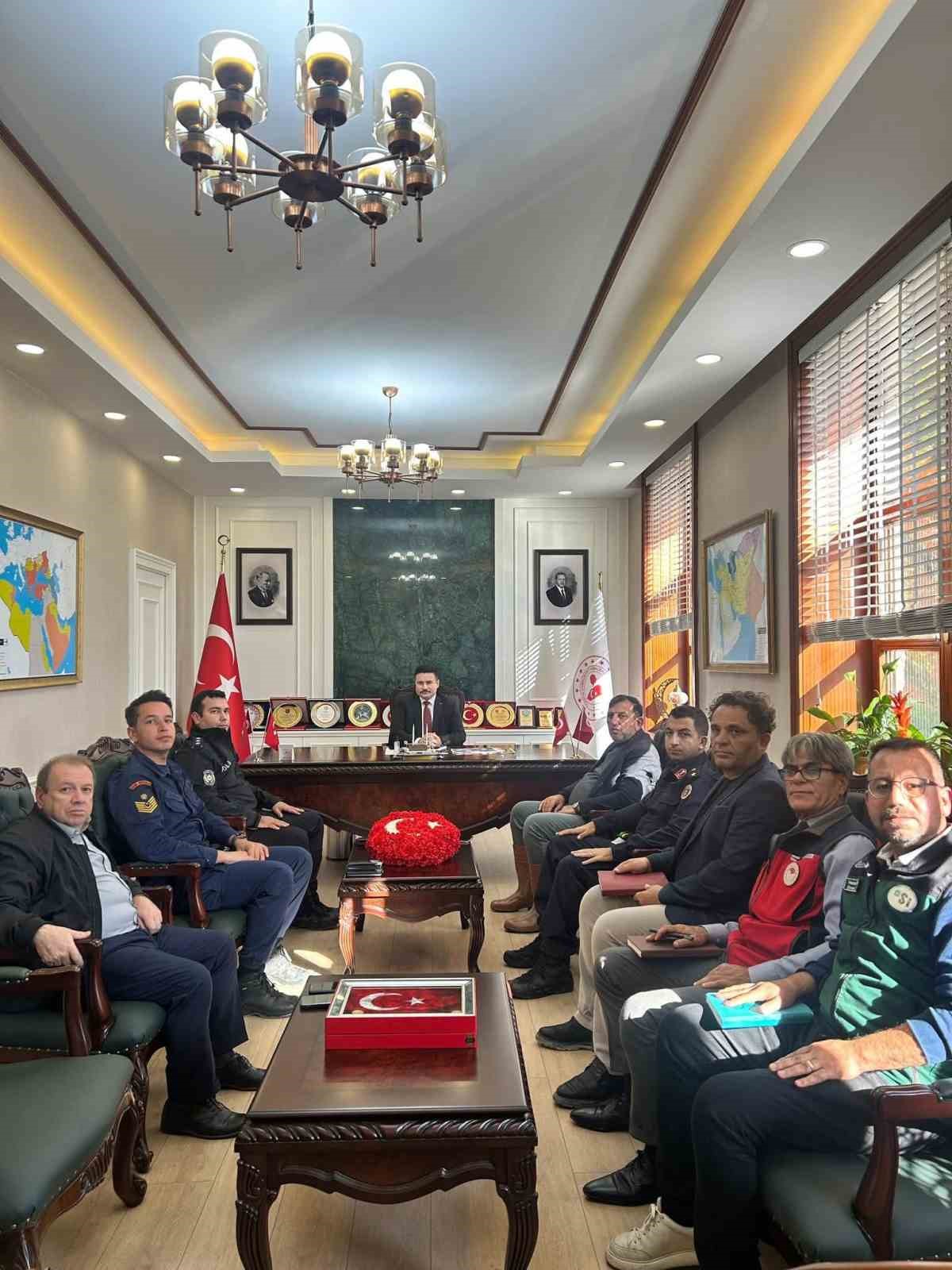 Gökçeada’da yaşanan sel nedeniyle afet ve acil durum toplantısı düzenledi