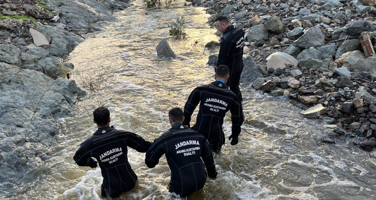 Gün aydınlandı, selde kaybolan vatandaşı bulma çalışmaları yeniden başladı