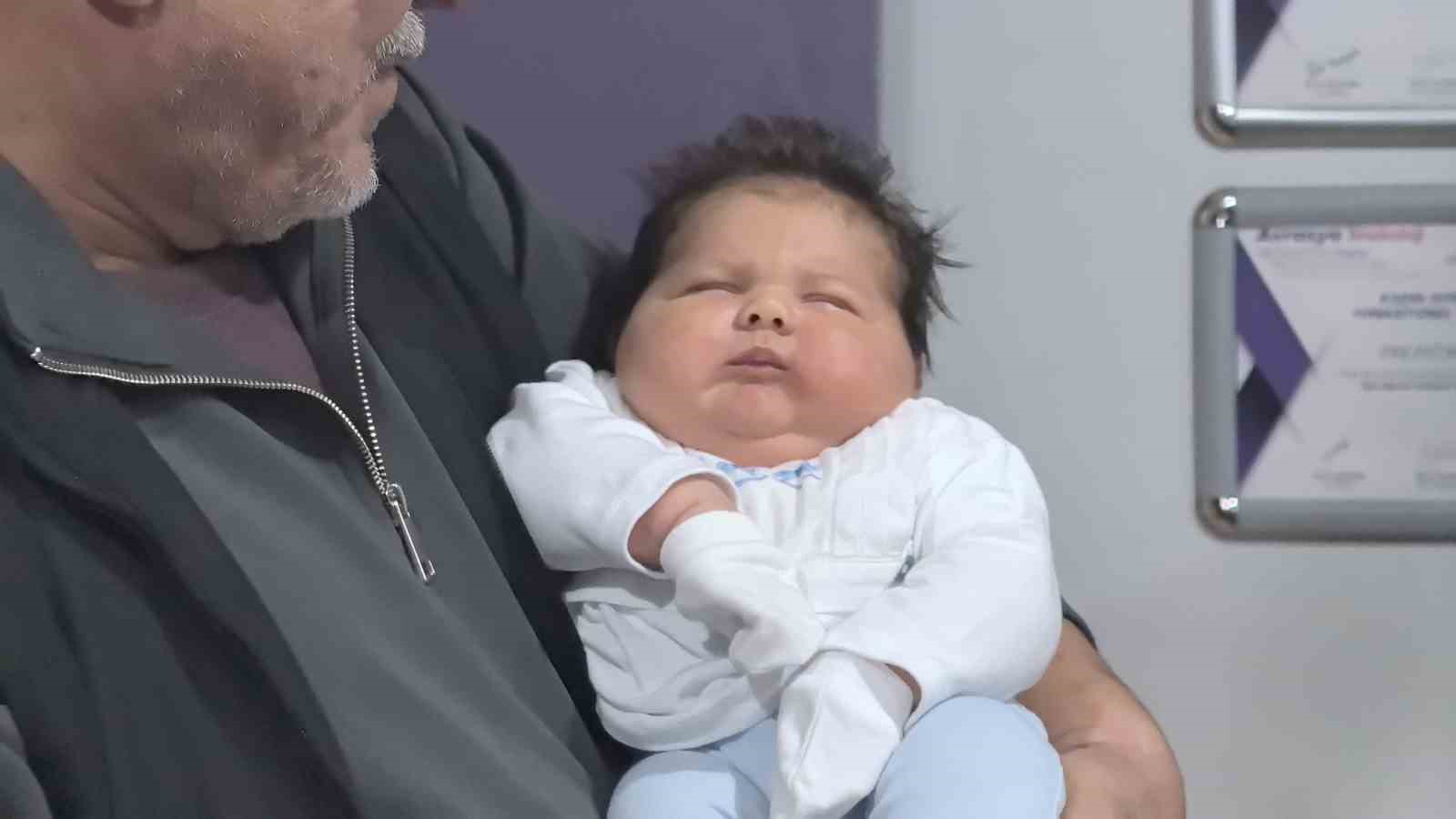 6 kilo 150 gram bebek dünyaya geldi