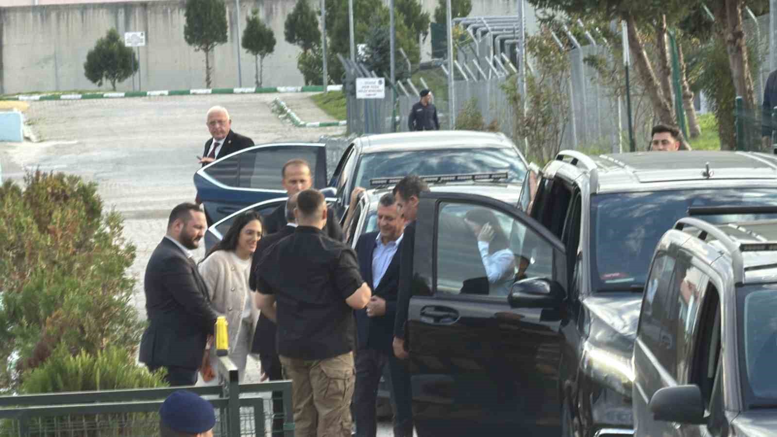 Özgür Özel, Düzce’de tutuklu bulunan Pınar Türker’i ziyaret etti