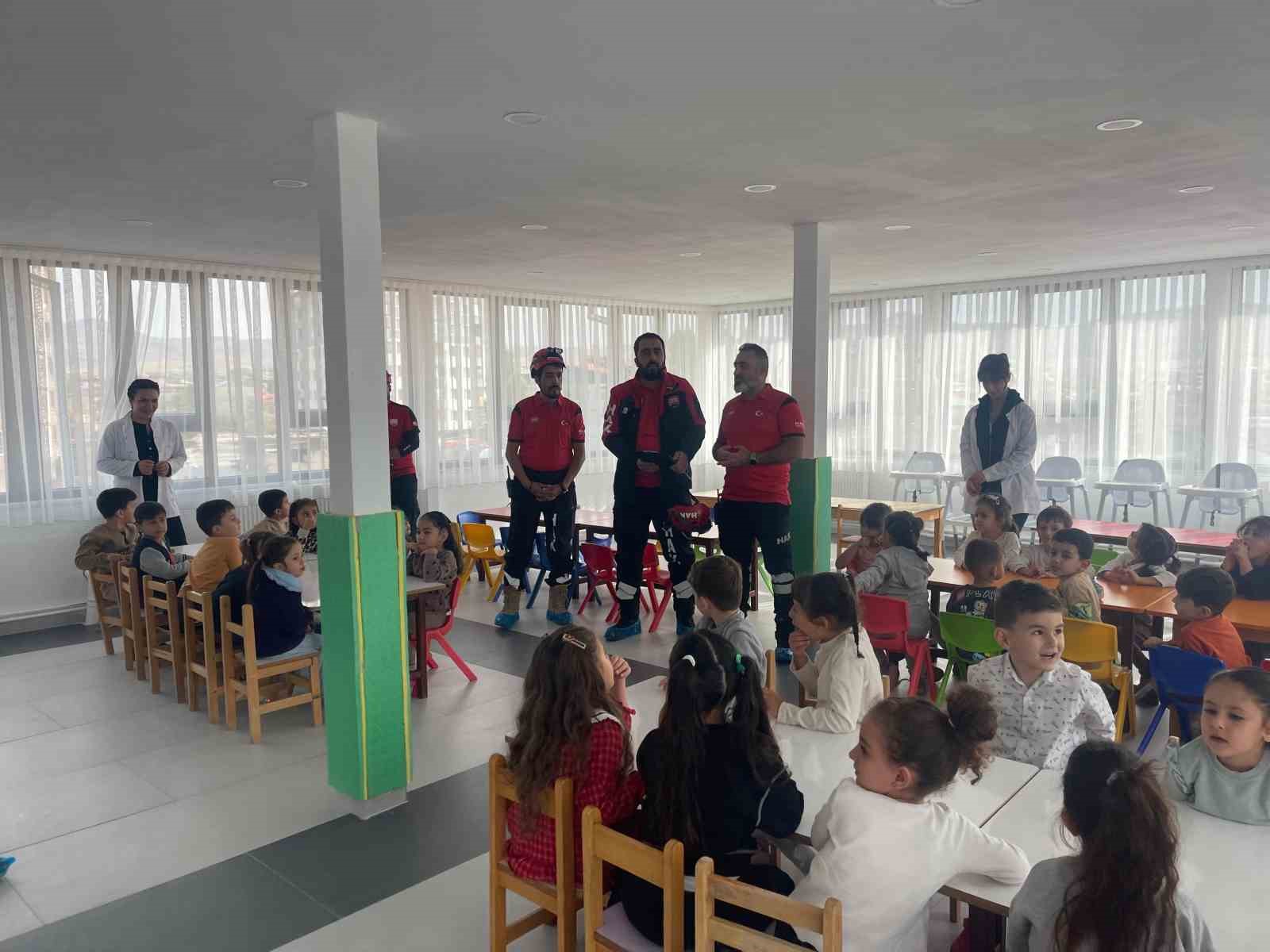 Van’da minik öğrencilere afet bilinci aşılandı