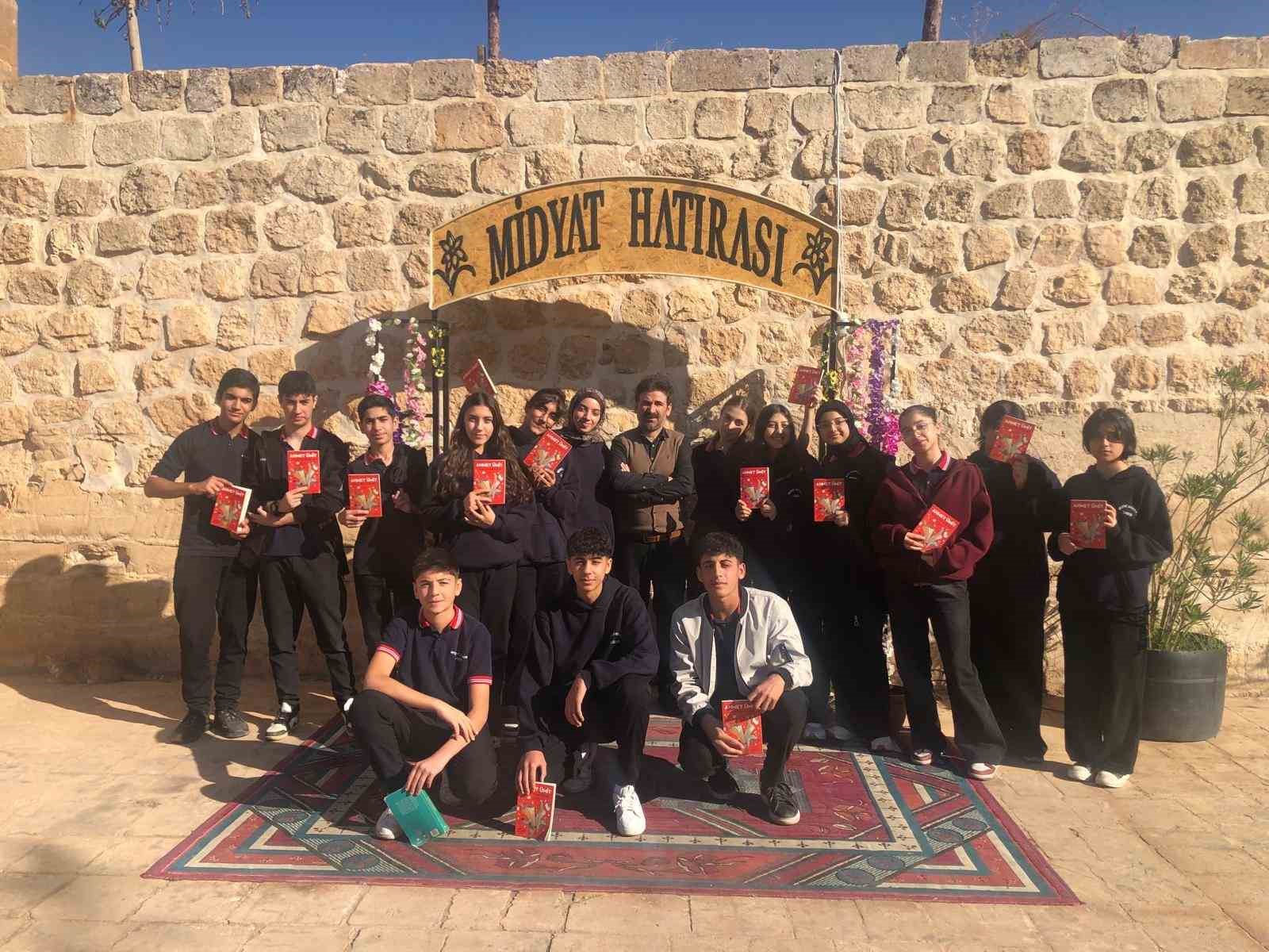 Mardin’de öğrenciler tarihi sokaklarda kitap okudu