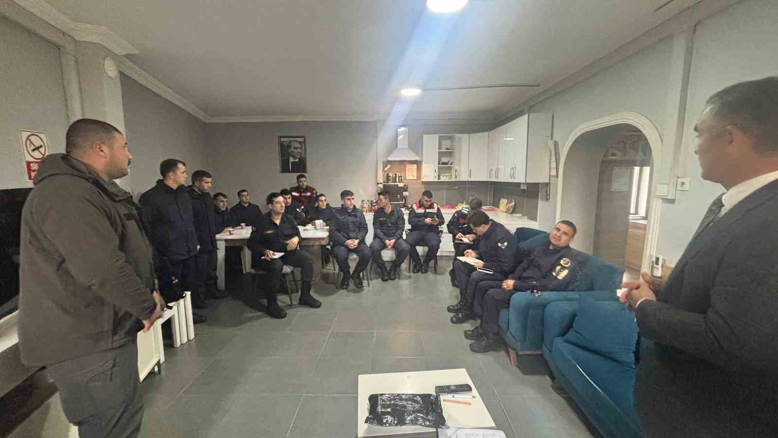 Jandarma ekiplerine kara avcılığı ile ilgili bilgiler verildi