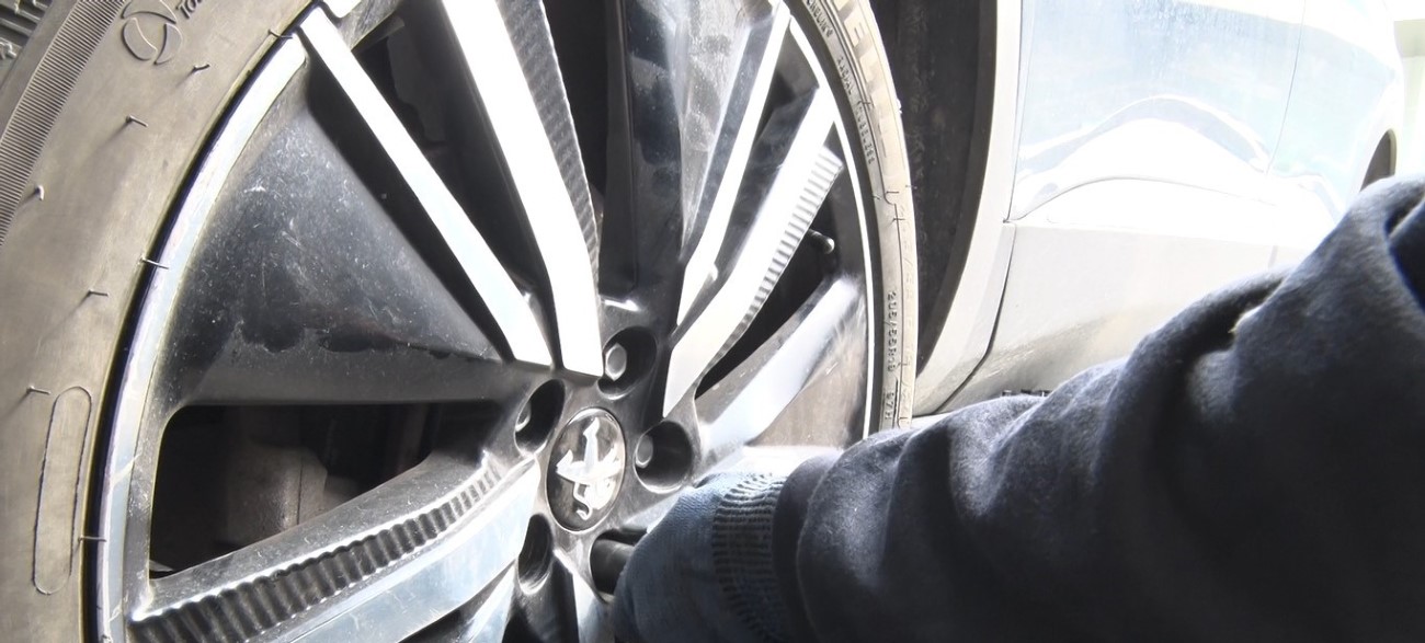 Kış lastiği zorunluluğu 15 Kasım’da başlıyor: Sürücüler lastik takmak için kar yağmasını beklememeli