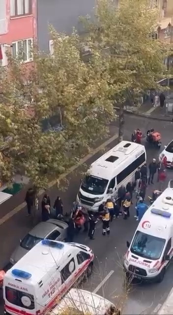 Bursa’da kaygan yolda dengesini kaybeden kurye düştü