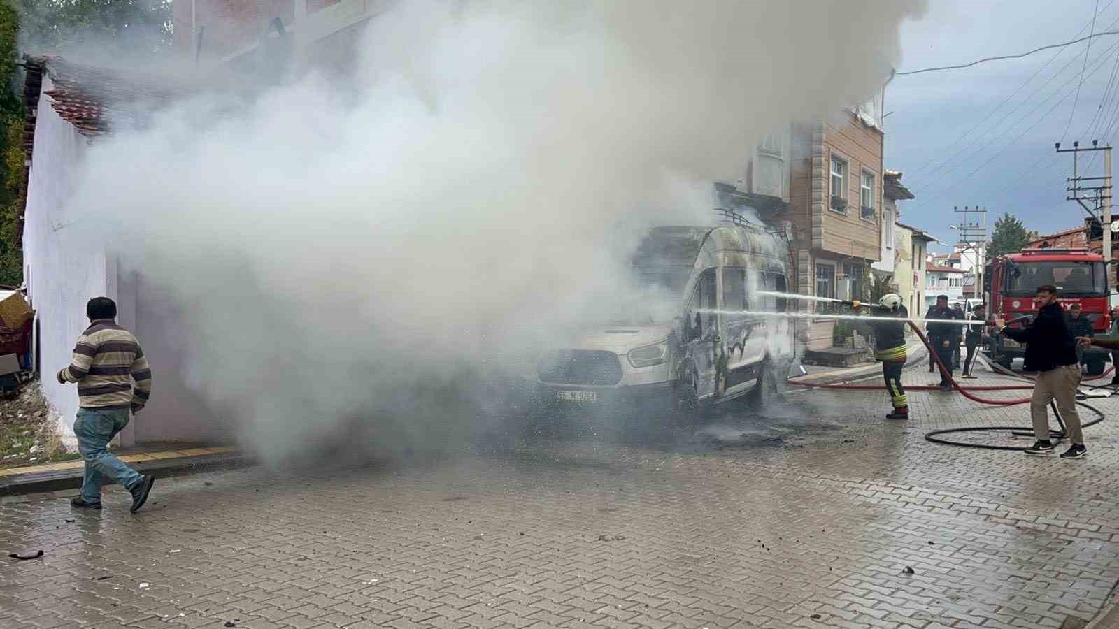 Vezirköprü’de minibüs yangını