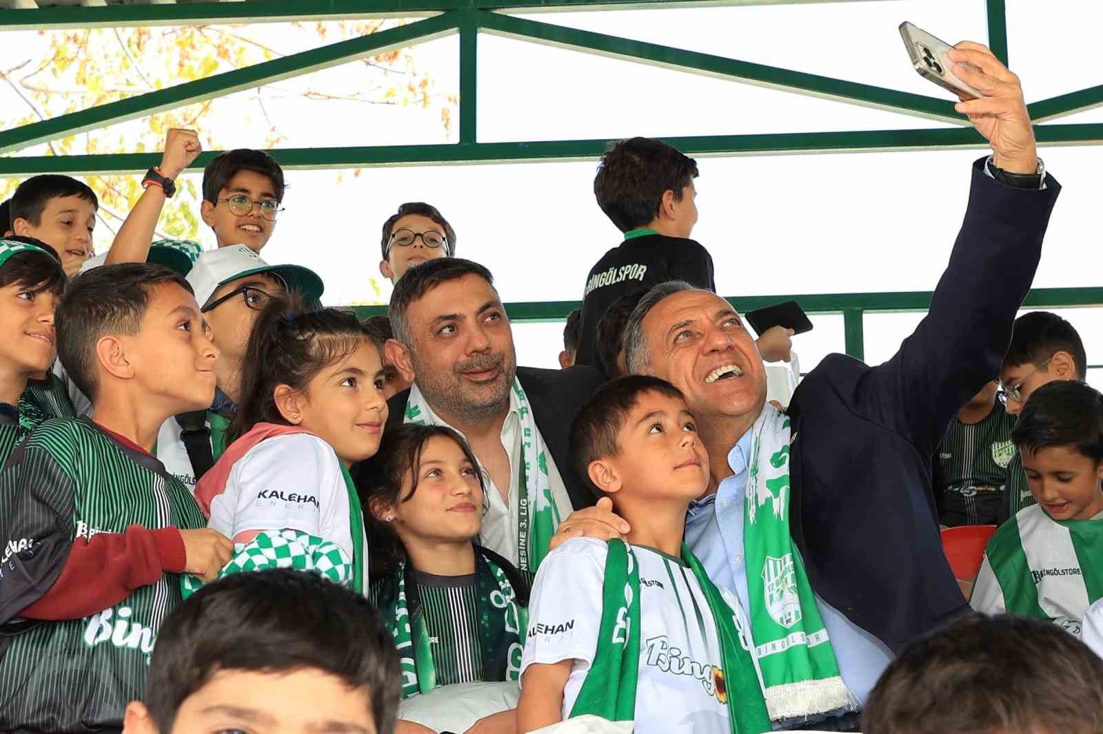 Bingöl’de 750 öğrenciye forma desteği