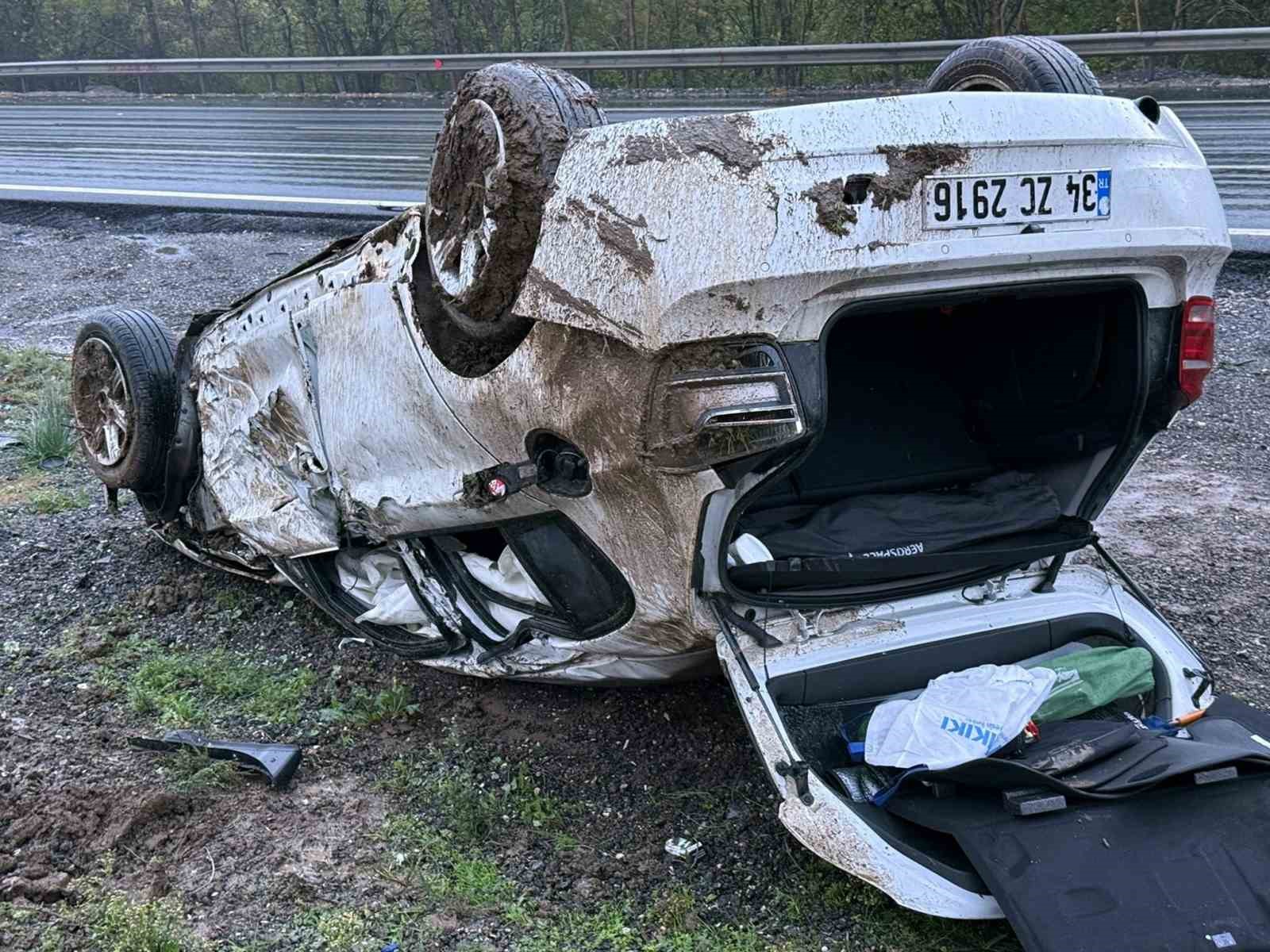 Anadolu Otoyolu’nda korkutan kaza, takla atan otomobil hurdaya döndü: 1 yaralı