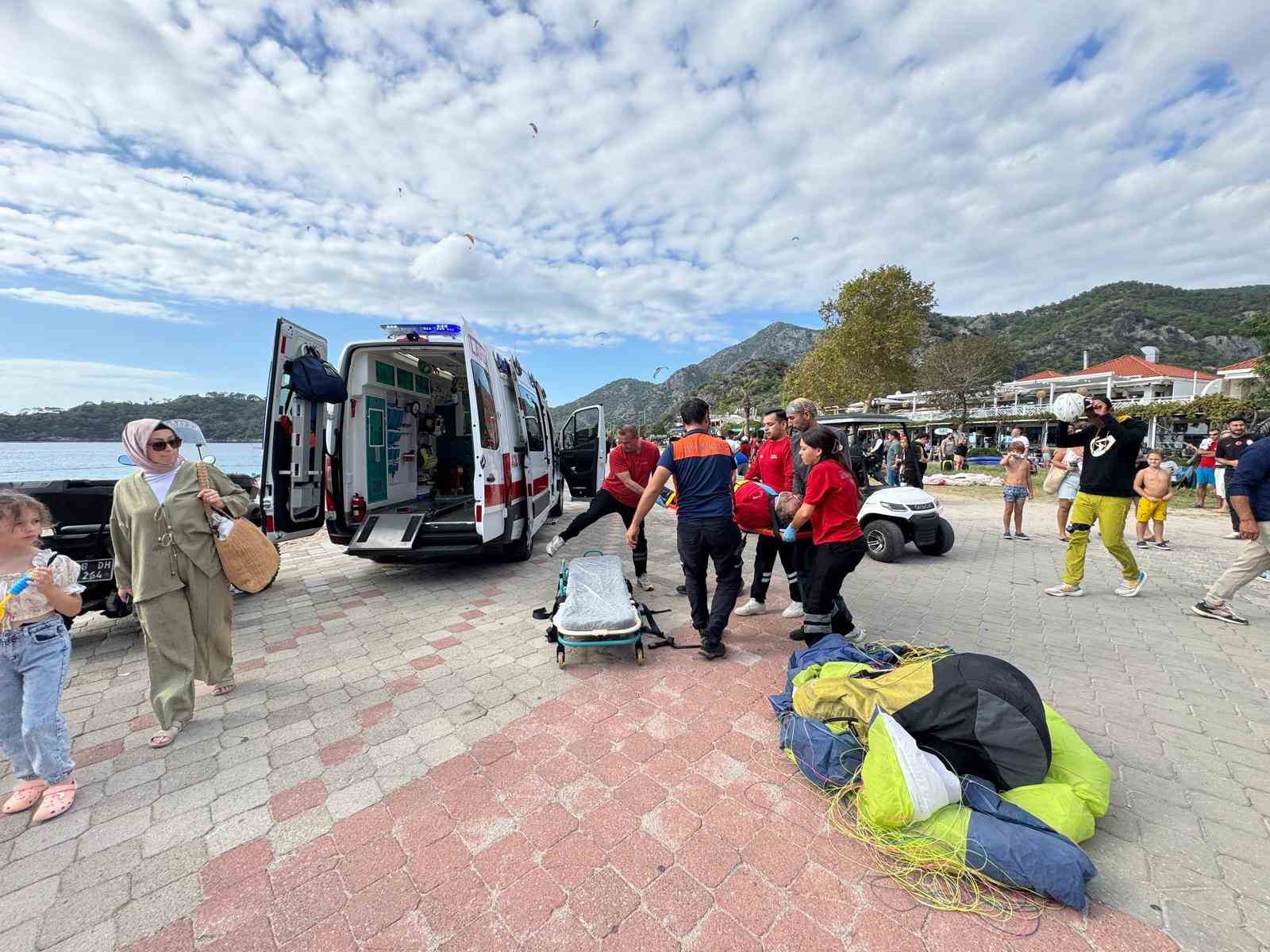 Fethiye’de yamaç paraşütleri havada çarpıştı: 3 yaralı