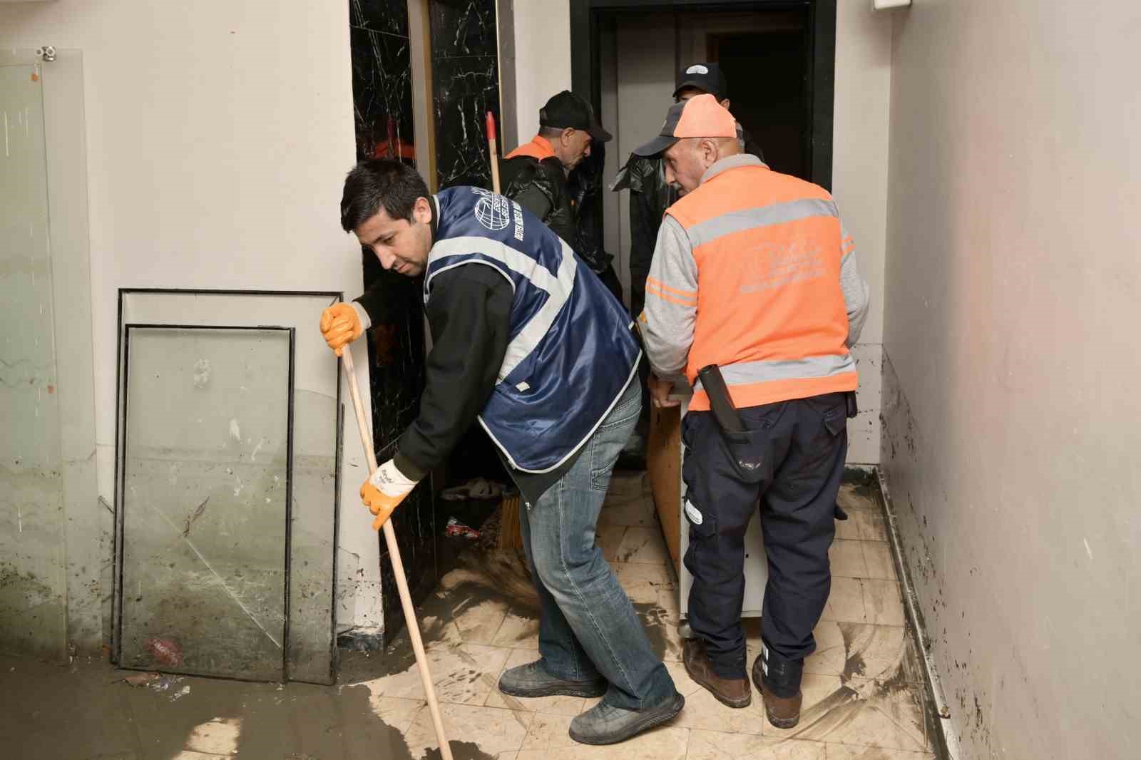 Esenyurt Belediyesi olumsuz hava şartları ortadan kalkana kadar teyakkuzda