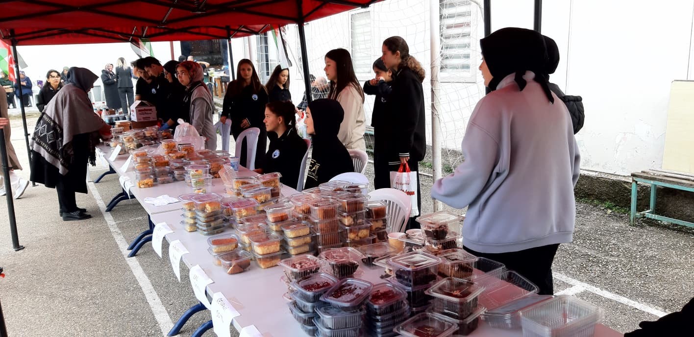 Mudurnu İmam Hatip Lisesi öğrencilerinden Gazze’ye anlamlı destek: 70 bin lira toplandı