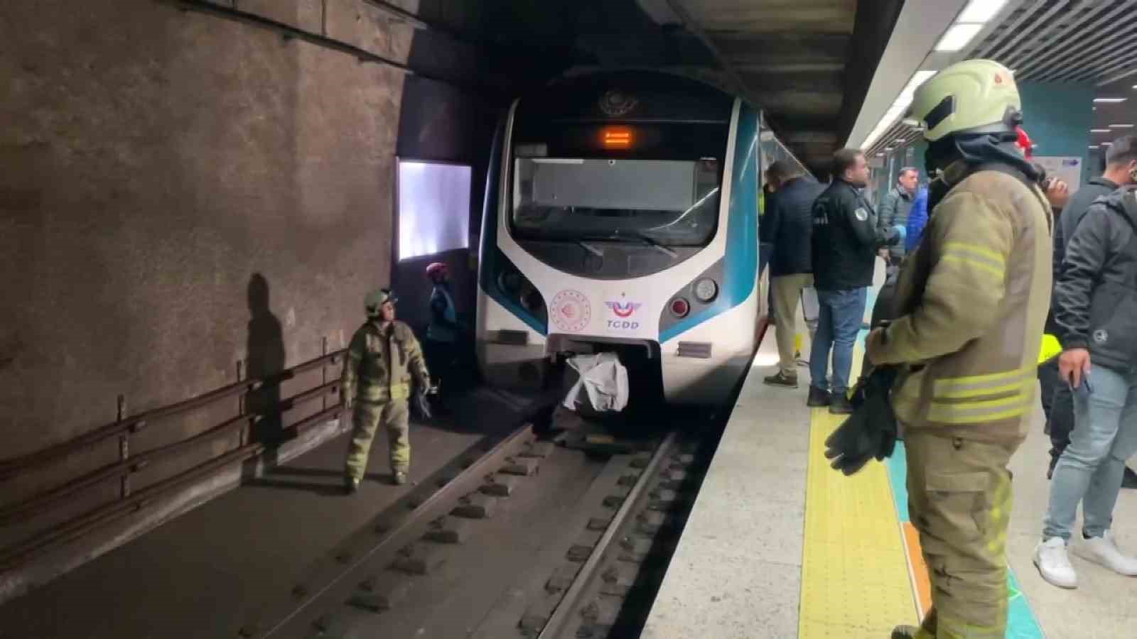 Üsküdar Marmaray İstasyonu’nda raylara atlayan kadın hayatını kaybetti