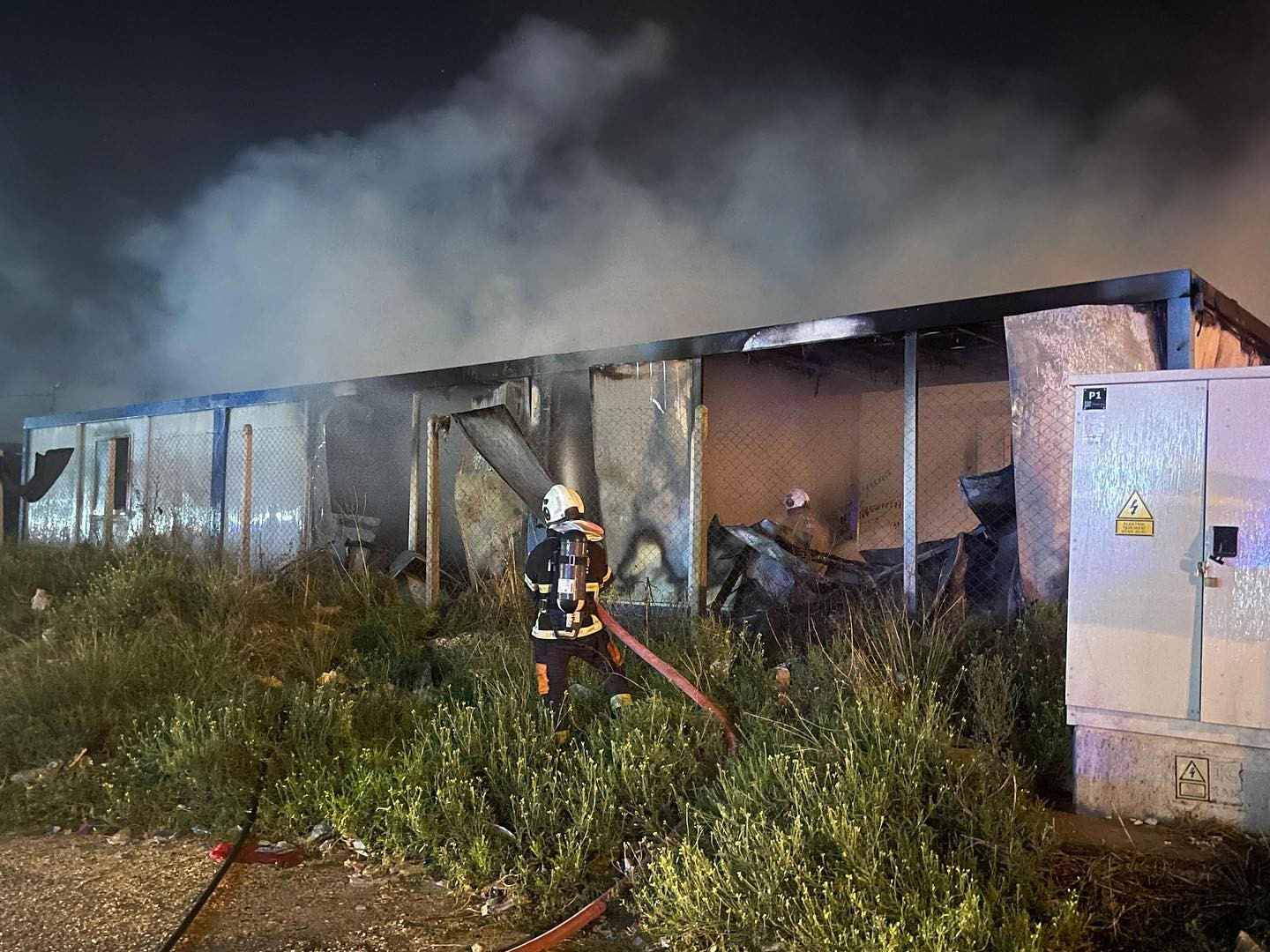 Alevlere teslim olan 2 konteyner kullanılamaz hale geldi