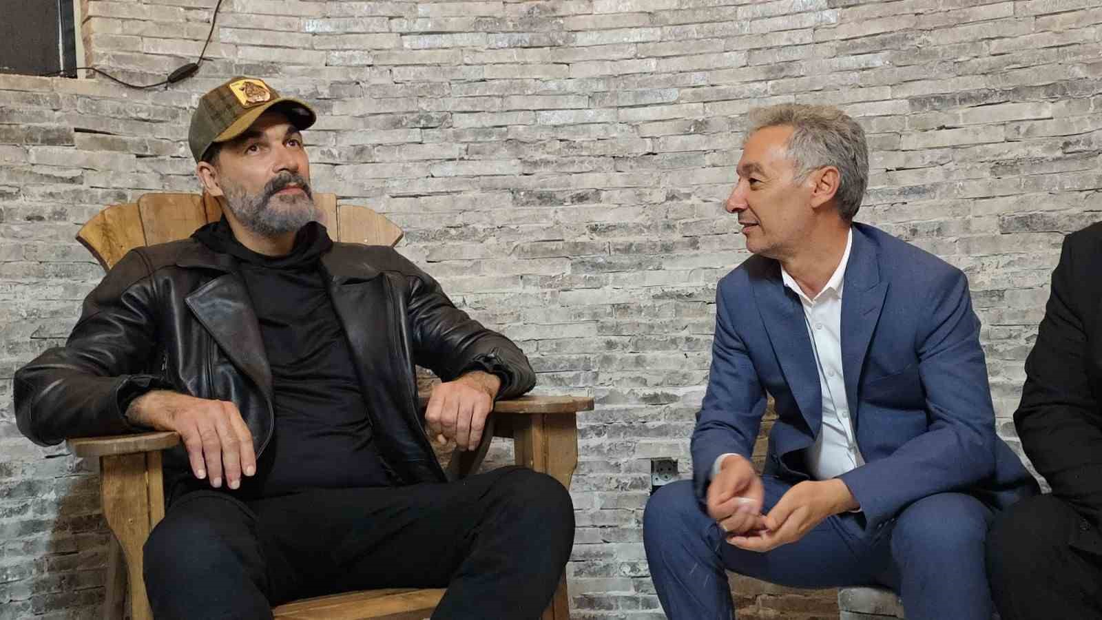 Sanatçı Uğur Işılak’tan Tuz Gölü Obası’na ziyaret