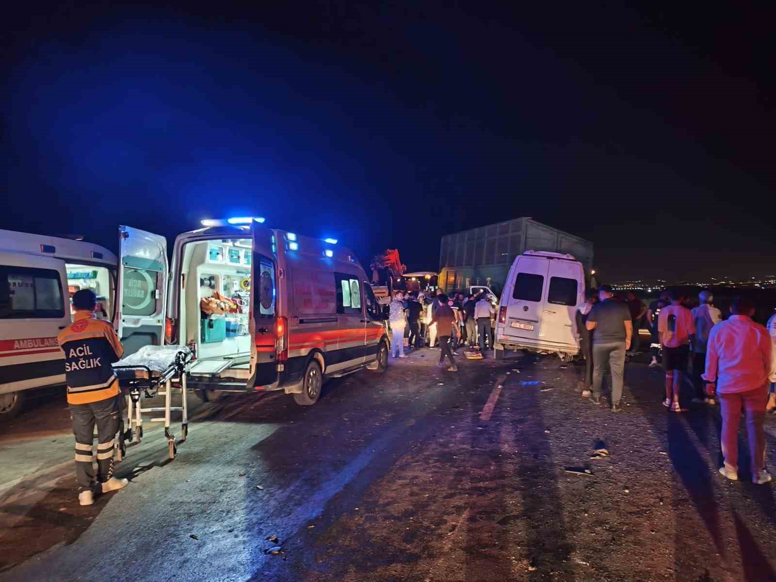 15 kişinin yaralandığı kazada yaralanan genç kız verdiği yaşam mücadelesini kaybetti