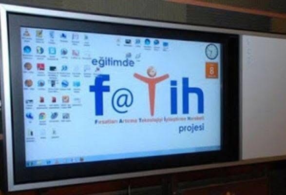 Sarıgöl Dört Eylül İlkokuluna 26 akıllı tahta teslim edildi