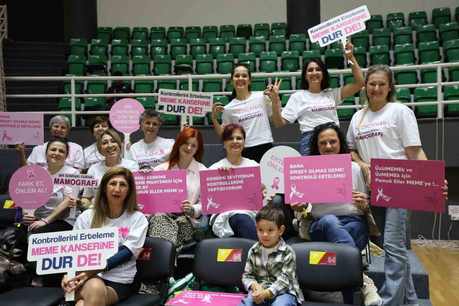 Pembe farkındalık parkeye taşındı